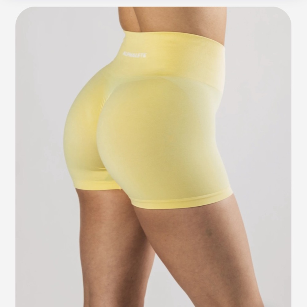 Alphalete amplify Shorts Lemonade